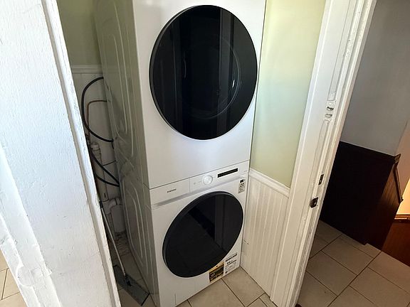3rd image of 33 Lenox Ave Floor 2