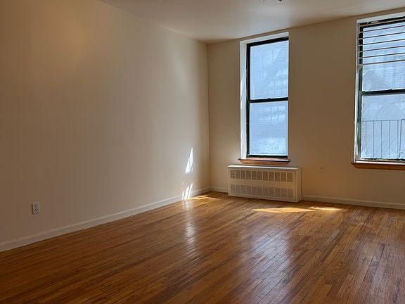 3rd image of 480 10th Ave APT 3RN