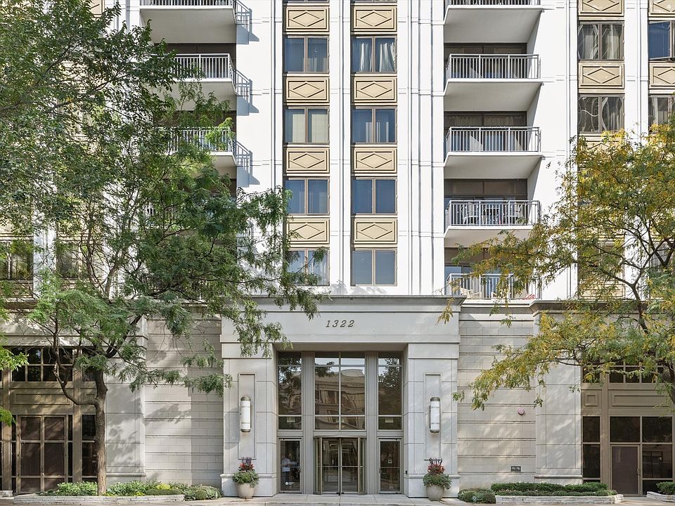 1st image of 1322 S Prairie Ave Unit 1706