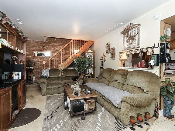 4th image of 142 Ann Ct Unit C