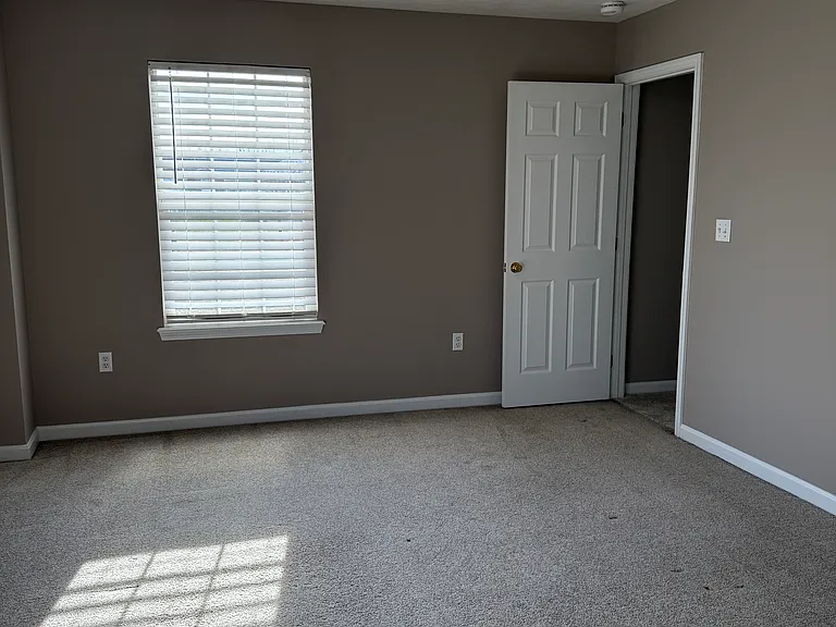 114 Cortland Ct — Photo 11