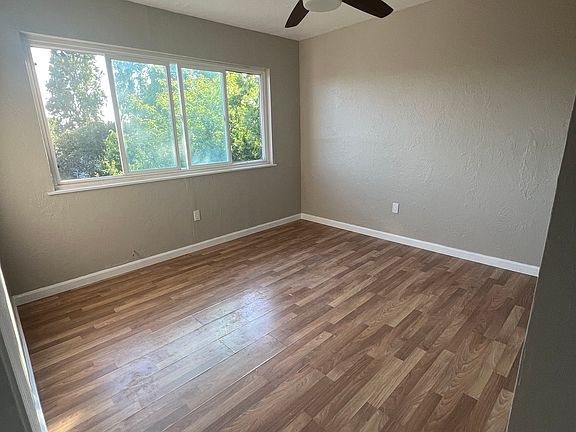 4th image of 105 Cypress Ave #A