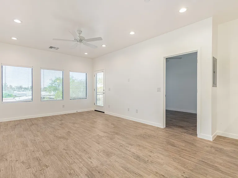 2063 E Lemon St #2004 — Photo 14