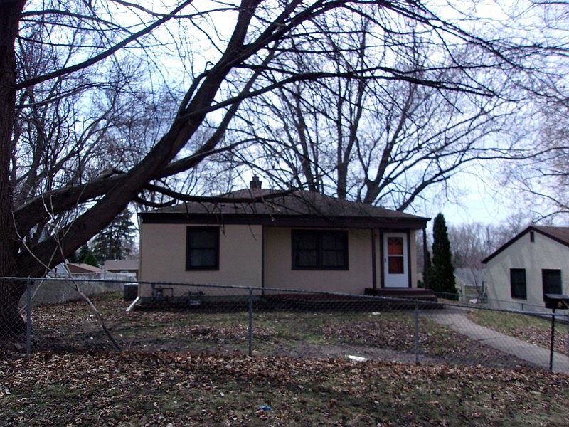 2nd image of 2704 3rd Ave E
