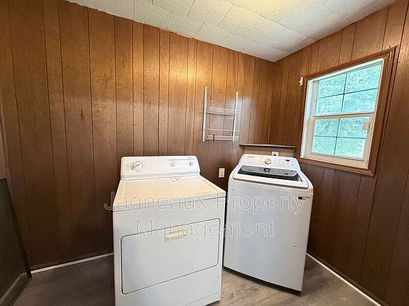 5th image of 525 Magnolia St