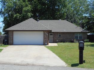 2206 S 25th Pl, Muskogee, OK 74401