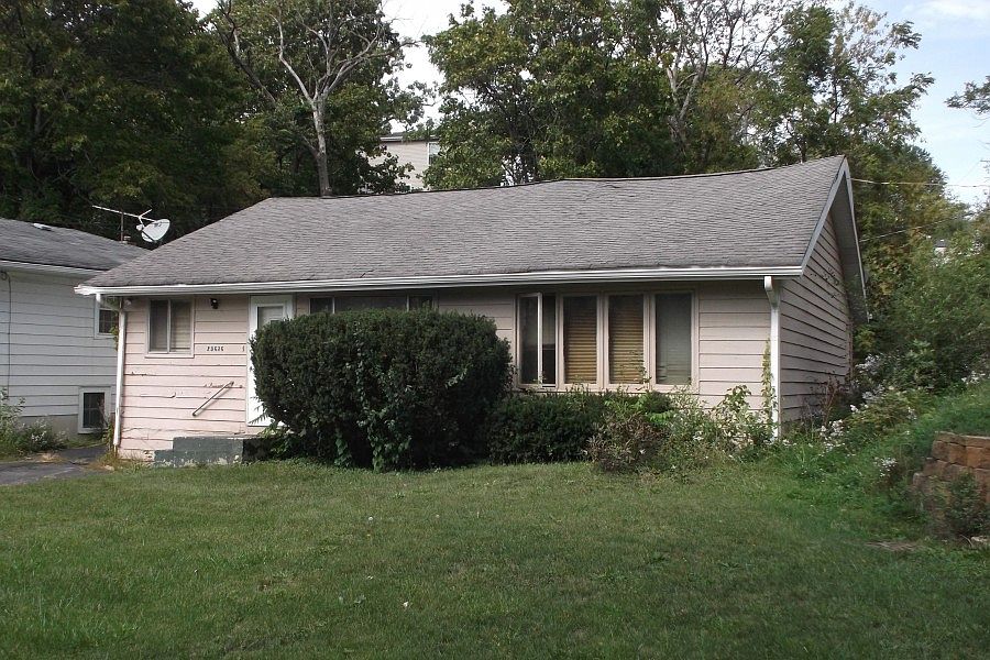 2nd image of 25636 W Marion Ave