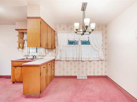 5th image of 2551 Burlington Ave