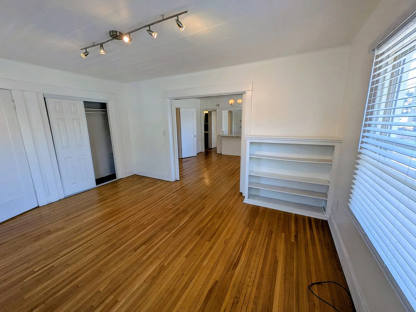 1816 East 1st Street — Photo 4