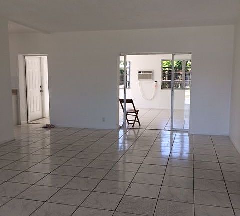 4th image of 641 NE 168th St