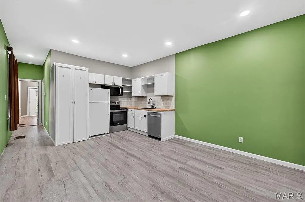 2 bed, 1.0 bath, 623 sqft, $1,300 — Photo 4