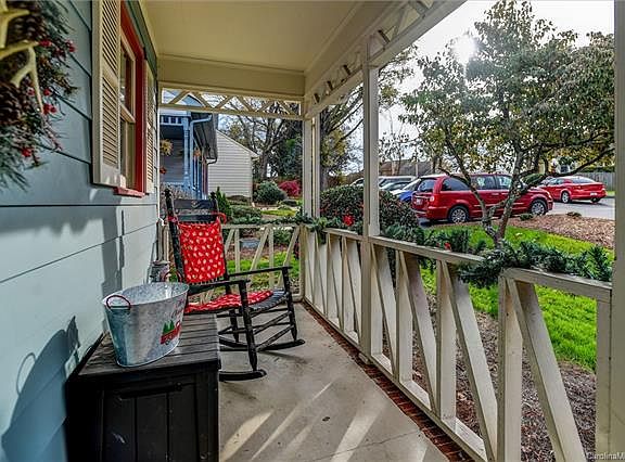3rd image of 407 Windsor Ln