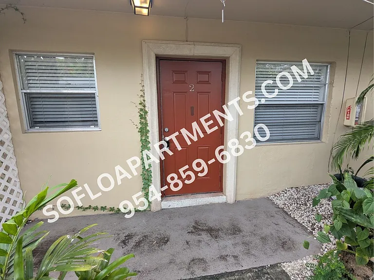 715 SW 14th Ave — Photo 3