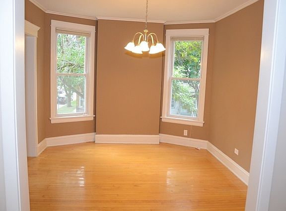 2nd image of 3702 N Hoyne Ave #2S