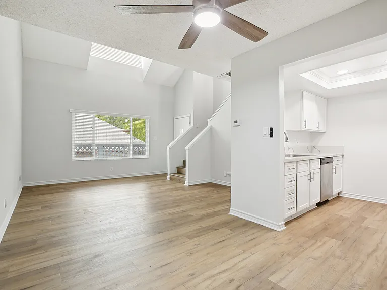 Olive Street Apartments — Photo 14
