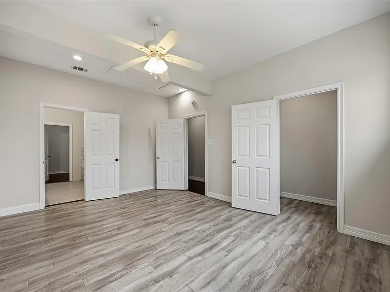 5302 Saxon Dr #1/2 — Photo 14