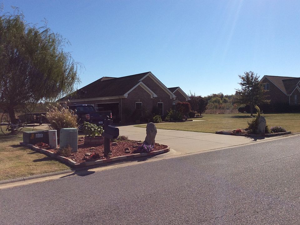 1st image of 125 Clubhouse Dr