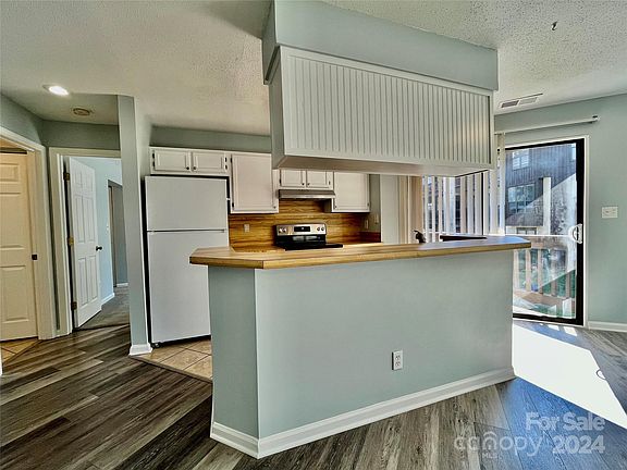 5th image of 8073 Cedar Glen Dr