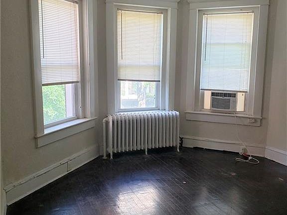 4th image of 1215 Colonial Ave #2