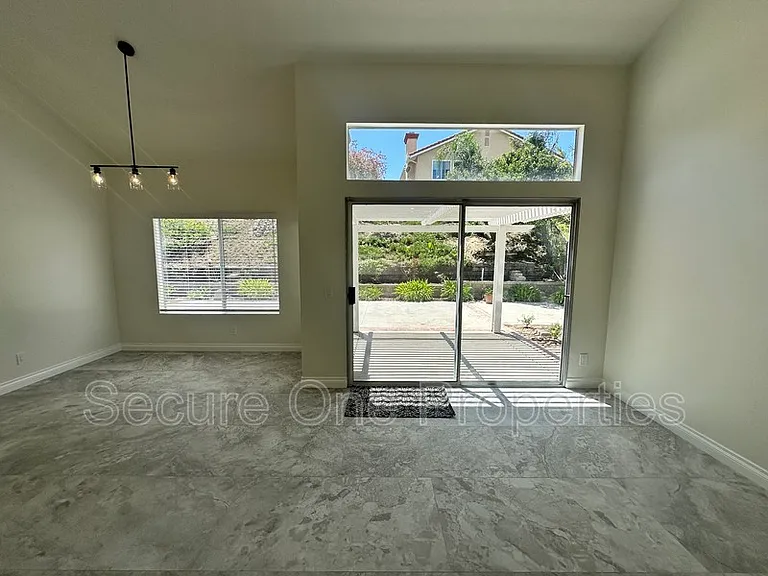1740 Amarelle St — Photo 5