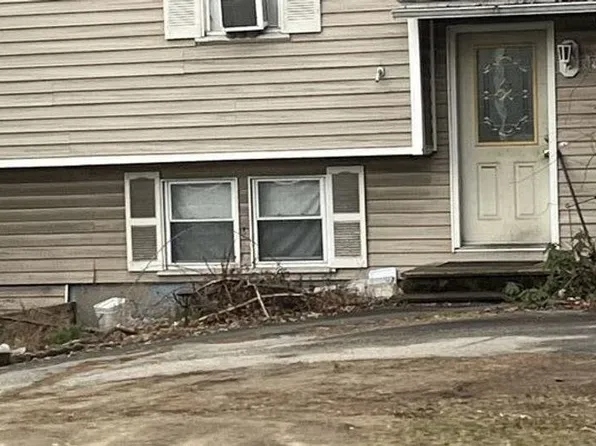 89 Rockingham Rd, Londonderry, NH 03053