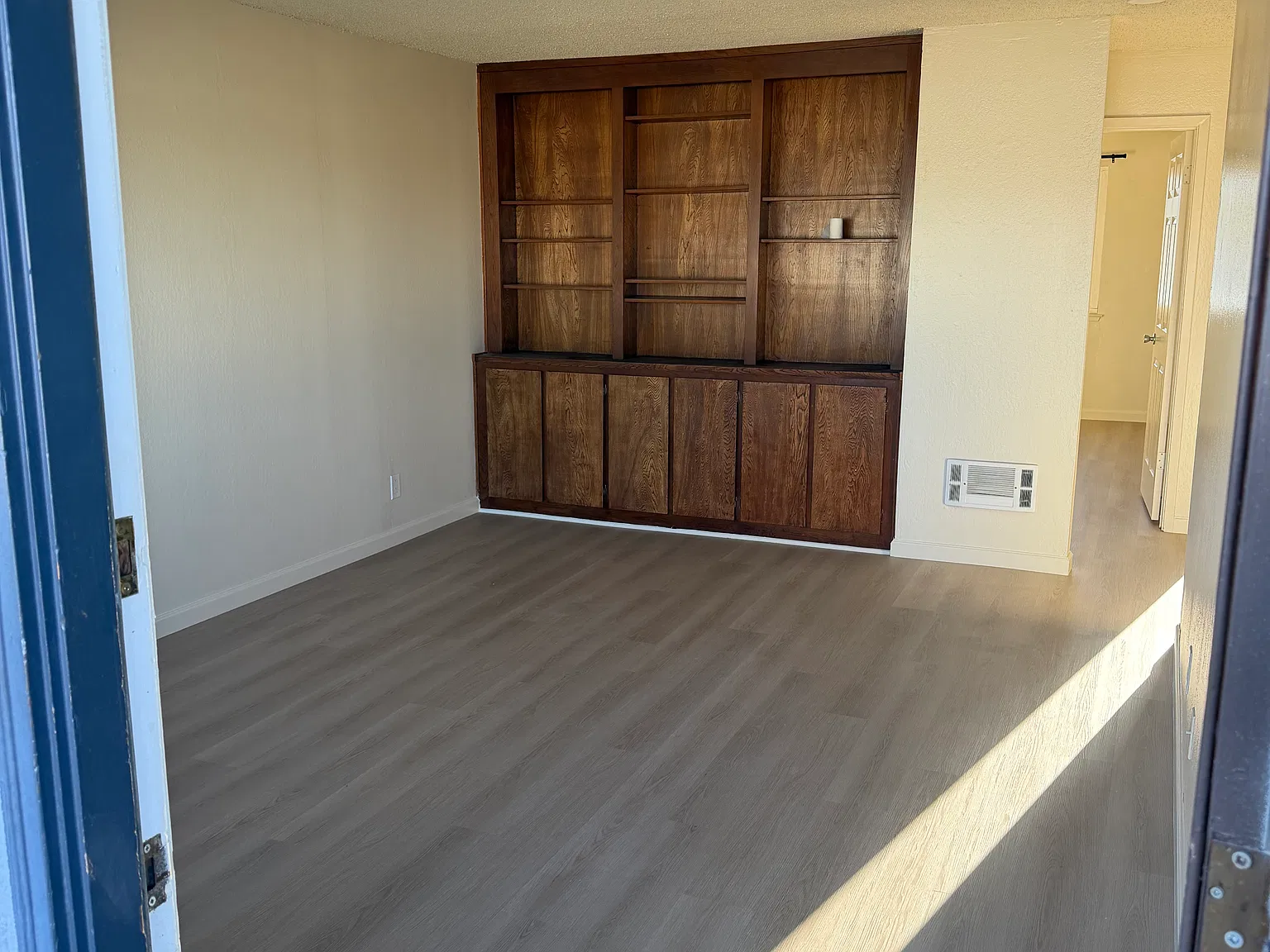 2 bed, 900 sqft, $3,095 — Photo 2