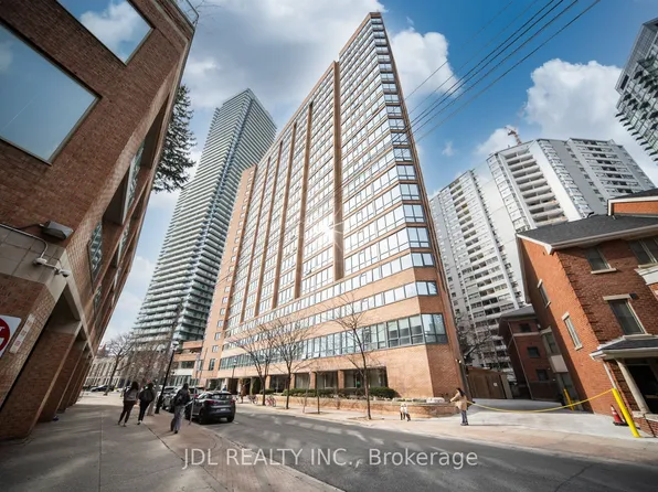 1055 Bay St #713, Toronto, ON M5S 3A3