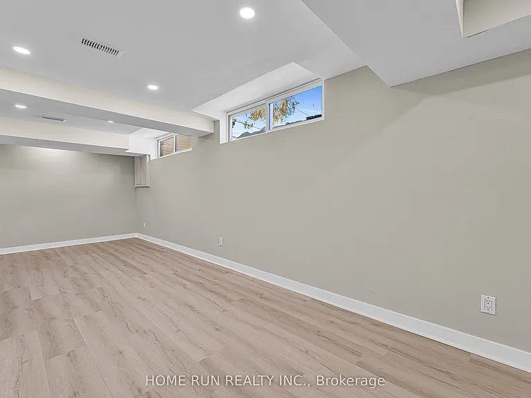 1259 Meadowlands Dr E — Photo 43