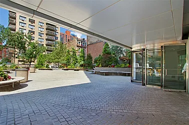 Rented by R New York