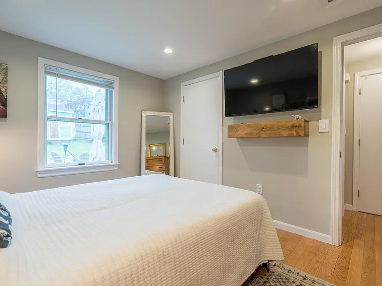 35 Putnam St — Photo 13