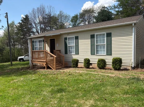 90 Windsock Ln, Rocky Mount, VA 24151