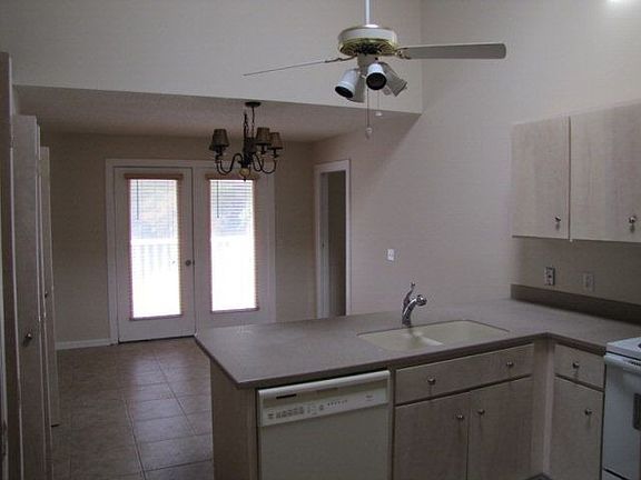4th image of 260 Buffalo Dr