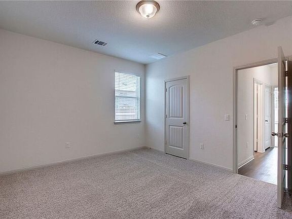 5th image of 18521 Urbano Dr