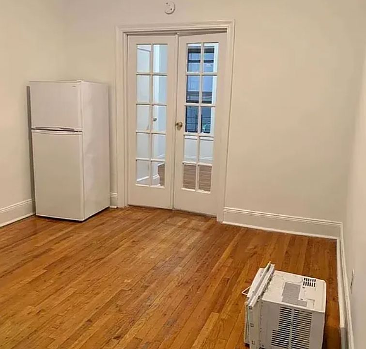 1st image of 320 E 34th St APT 1A