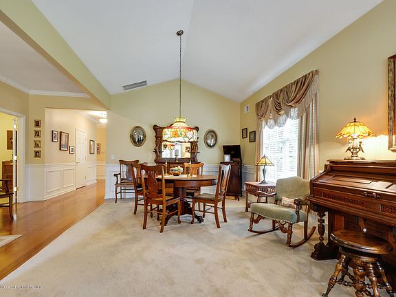 3rd image of 522 Bennington Ln
