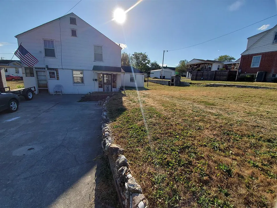 506 Bee St