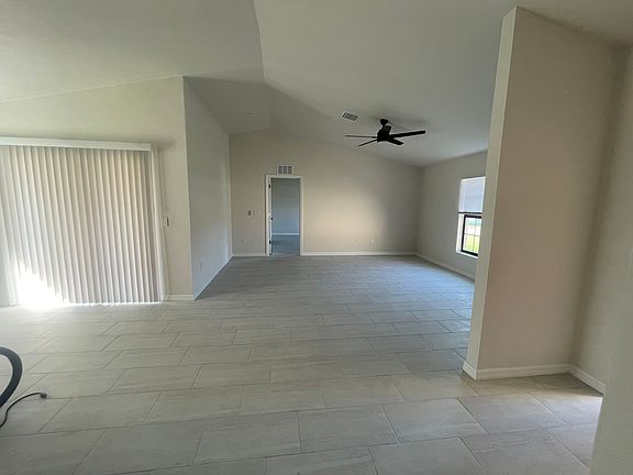 3rd image of 2833 NW 5th Ave