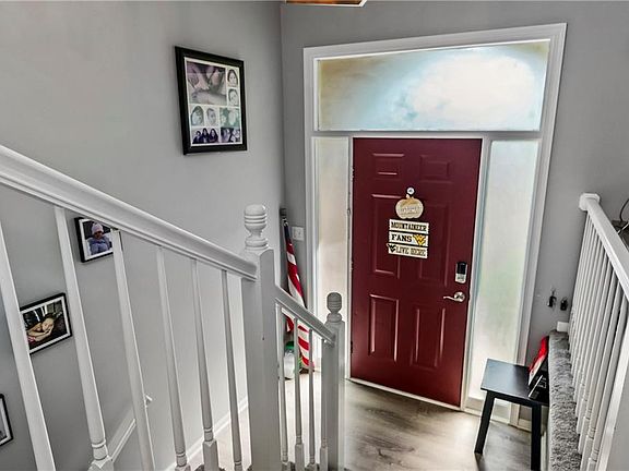 3rd image of 4008 Grand Ave