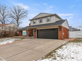26170 Deerfield St, Dearborn Heights, MI 48127