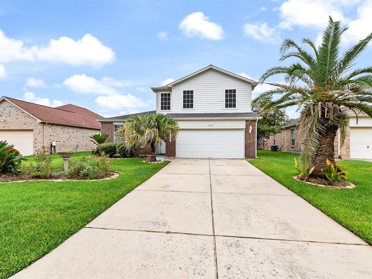 4 bed, 2.5 bath, 2690 sqft, $2,500 — Photo 2