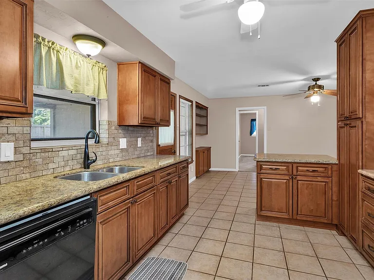 1410 Spillers Ln — Photo 14