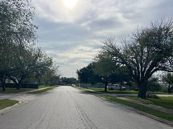 5th image of 4805 Hakel Dr