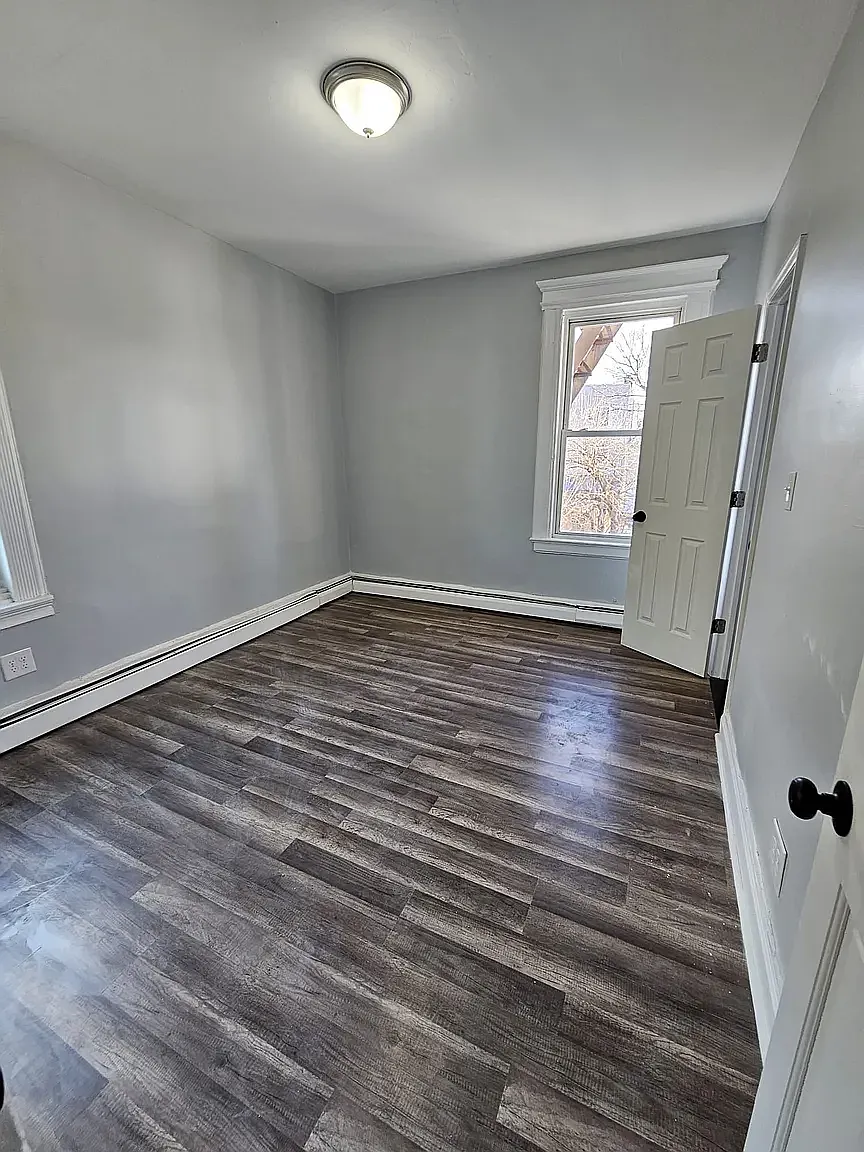3 bed, 1200 sqft, $2,399 — Photo 4