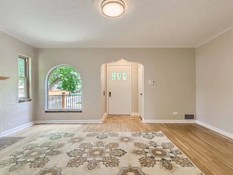 5200 E 16th Ave — Photo 2