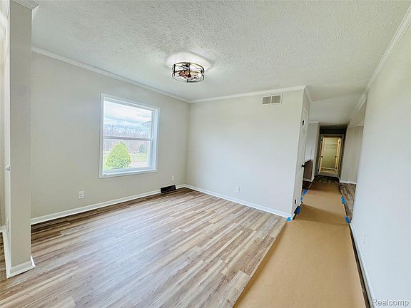 5th image of 4300 Center Rd