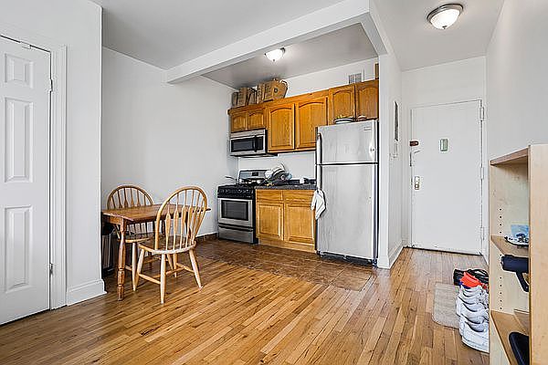 2nd image of 321 Lenox Ave #3D