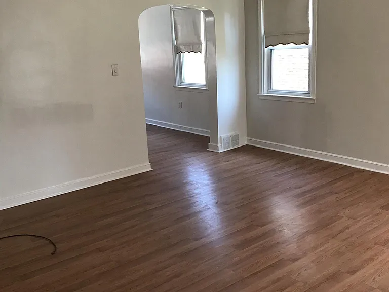7126 Large St — Photo 2