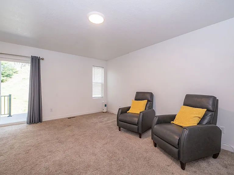 596 Plum Creek Ln — Photo 10