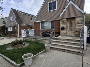 22-15 Utopia Pkwy #B, Whitestone, NY 11357
