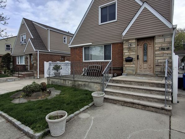 22-15 Utopia Pkwy #2